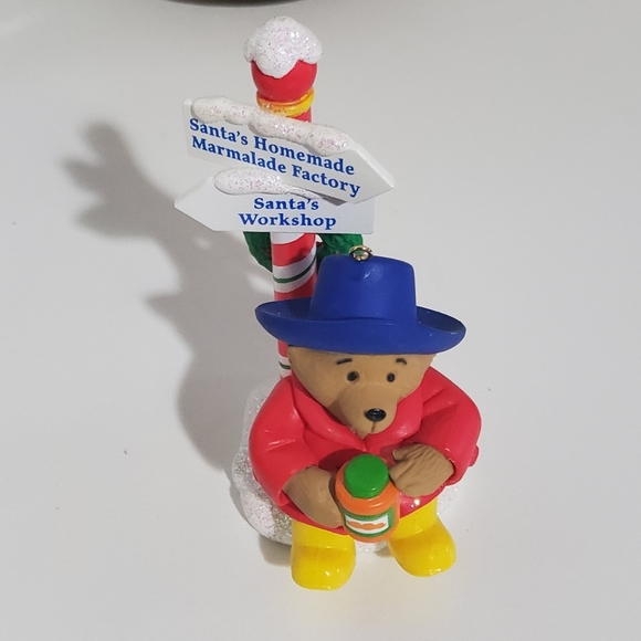 Heirloom Collection Carlton Cards Paddington's Christmas Journey - Picture 4 of 6